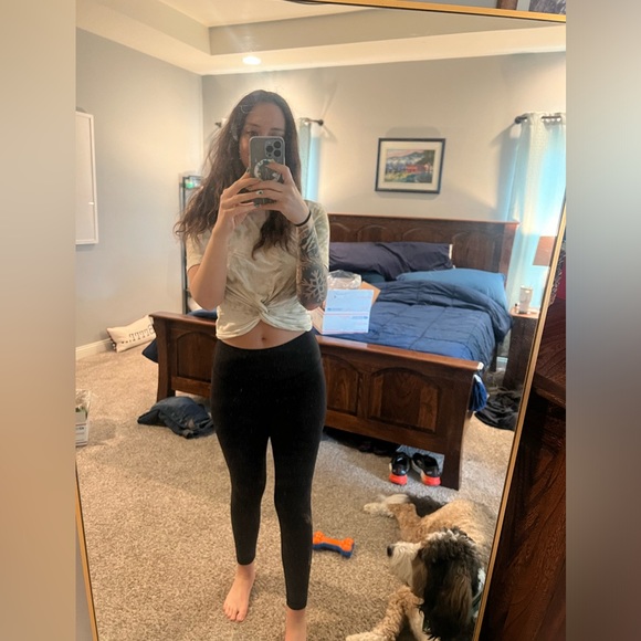 Lululemon - Twist Front Tee size 4 - Picture 4 of 6